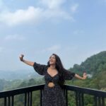 Deepthi Sunaina Instagram - PEACE #deepthisunaina . . . . . PC: @jus_sonu 😎 Munnar Hill Station