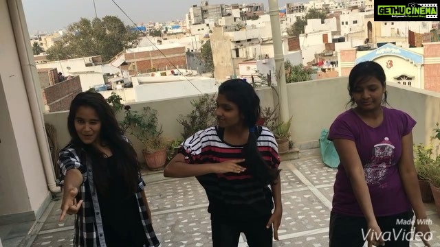 Deepthi Sunaina Instagram - WttwtewyuwiwopwlalnsbcvhehwuiaozmkslapakznzjsjsooznxbdhisosbzhshaioakakmsnsjsjsjjsjsnxnznnxjsiqoqppqjwueyeoplqlnsnzvvsgywiqooqmBzbzhshxhhfhhfjjfjfjfjjgjgjgjgjjgjejwjsjjs lol ๐๐after all drama...here m wid loads of love! ๐ plzz jara tera overactns kam karlo na๐๐ (video mein๐) ... Tell me one thing ...y do u take snaps after i sleep?๐ท๐ฝ idiot ! Ek baat bolu? Ek baat๐ ! Dont b the same ua! Plzz change no?๐ (i mean ua body... Fat hojaa๐
๐) video me dekh.... m seriously posing for good snap...nd see back of me wat ua dng๐! M very blessed to have you โค๏ธ happy birthday kamini! Live long long long nd long more! Love you โค๏ธ ! @wadde_shivjyothi