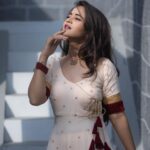 Deepthi Sunaina Instagram – Happy woman🤓
#deepthisunaina
.
.
.
.
.
 Outfit: @navya.marouthu 
PC: @rollingcaptures 
MUA: @panduchalapati 
Location: @mrandmrsstudiohyd 
Jwellery : @fashioncurvee 
#deepthisunaina