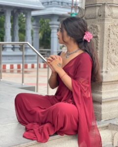 Deepthi Sunaina Instagram - The only way to worry about nothing is to pray about everything. 🙌 
#deepthisunaina 
.
.
.
.
 Jwellery: @fashioncurvee