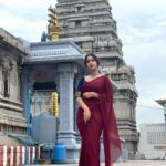 Deepthi Sunaina Instagram – The only way to worry about nothing is to pray about everything. 🙌 
#deepthisunaina 
.
.
.
.
 Jwellery: @fashioncurvee Arupadai Veedu Murugan Temple, Besant Nagar