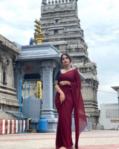 Deepthi Sunaina Instagram - The only way to worry about nothing is to pray about everything. 🙌 
#deepthisunaina 
.
.
.
.
 Jwellery: @fashioncurvee