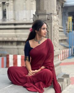 Deepthi Sunaina Instagram - The only way to worry about nothing is to pray about everything. 🙌 
#deepthisunaina 
.
.
.
.
 Jwellery: @fashioncurvee