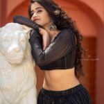 Deepthi Sunaina Instagram - 🖤 #deepthisunaina Outfit: @navya.marouthu ❤️ PC: @rollingcaptures MUA: @panduchalapati Location: @mrandmrsstudiohyd #deepthisunaina