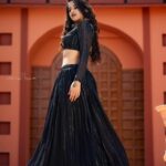 Deepthi Sunaina Instagram - 🖤 #deepthisunaina Outfit: @navya.marouthu ❤️ PC: @rollingcaptures MUA: @panduchalapati Location: @mrandmrsstudiohyd #deepthisunaina