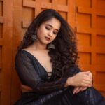 Deepthi Sunaina Instagram - 🖤 #deepthisunaina Outfit: @navya.marouthu ❤️ PC: @rollingcaptures MUA: @panduchalapati Location: @mrandmrsstudiohyd #deepthisunaina