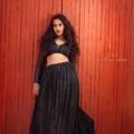 Deepthi Sunaina Instagram - 🖤 #deepthisunaina Outfit: @navya.marouthu ❤️ PC: @rollingcaptures MUA: @panduchalapati Location: @mrandmrsstudiohyd #deepthisunaina