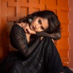 Deepthi Sunaina Instagram - 🖤 #deepthisunaina Outfit: @navya.marouthu ❤️ PC: @rollingcaptures MUA: @panduchalapati Location: @mrandmrsstudiohyd #deepthisunaina