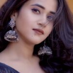 Deepthi Sunaina Instagram - 🖤 #deepthisunaina . . . . . VC: @suneel_reddy_s Outfit: @navya.marouthu #deepthisunaina