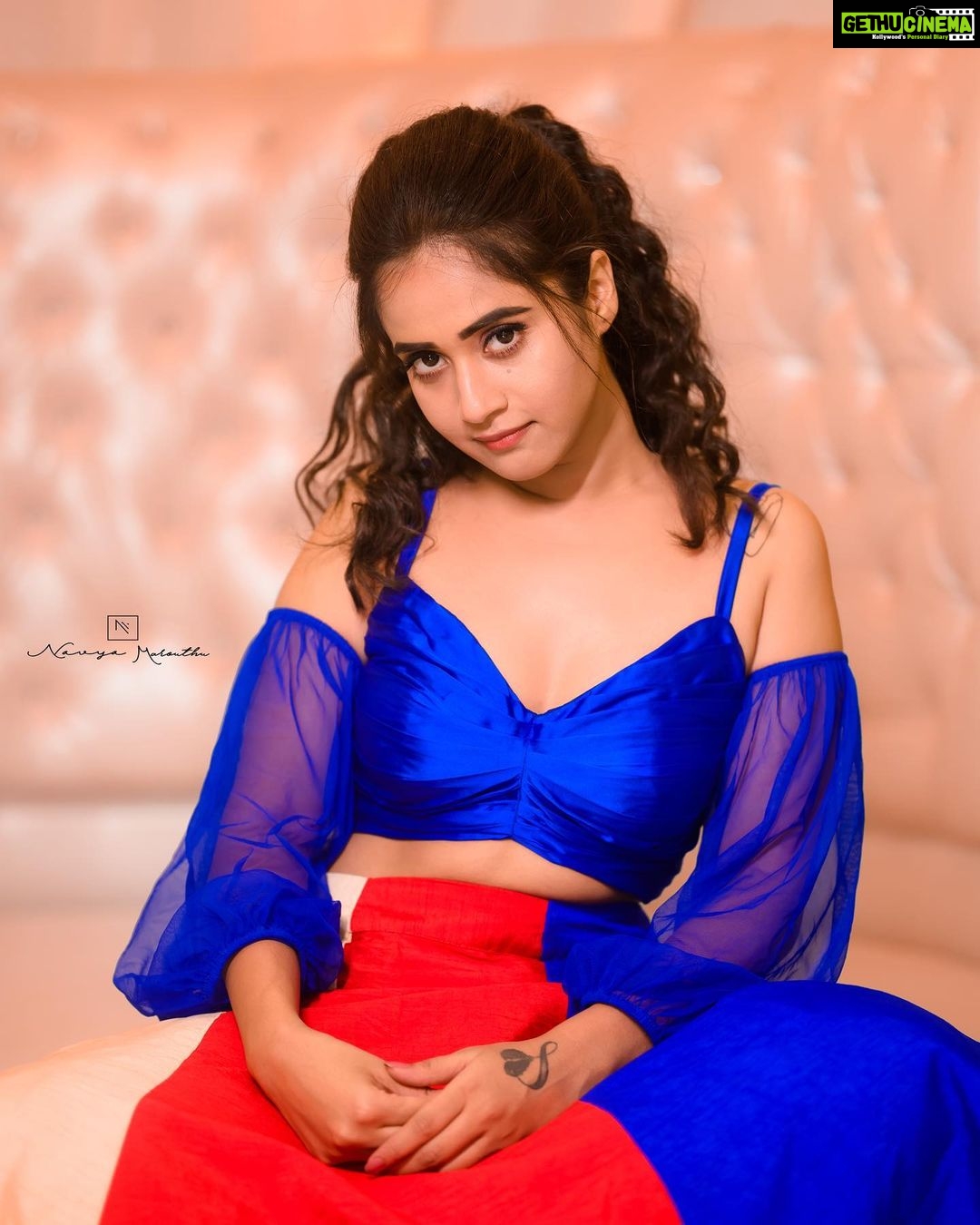 Deepthi Sunaina Instagram - Acceptance will calm your soul. 🤗 #deepthisunaina . . . . . . Outfit: @navya.marouthu PC: @rollingcaptures MUA: @panduchalapati Location: @mrandmrsstudiohyd #deepthisunaina