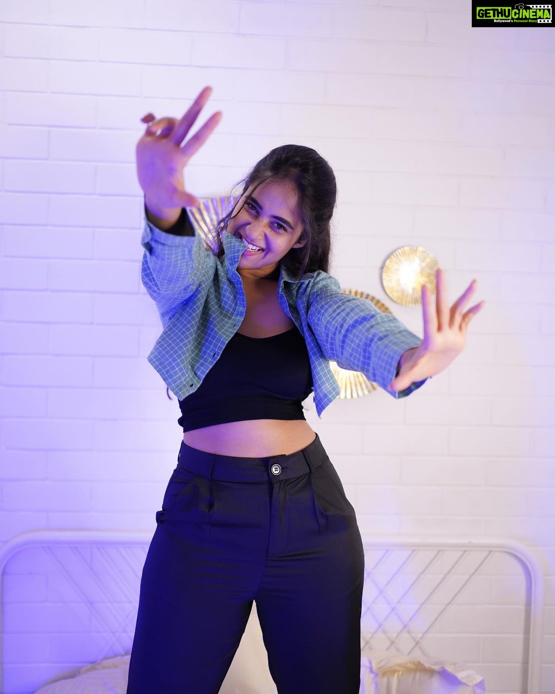 Deepthi Sunaina Instagram - 🥚🌅 #deepthisunaina