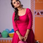 Deepthi Sunaina Instagram - 💕 #deepthisunaina . Outfit: @navya.marouthu PC: @rollingcaptures MUA: @panduchalapati Location: @mrandmrsstudiohyd Earrings: @fashioncurvee #deepthisunaina