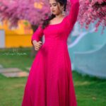 Deepthi Sunaina Instagram - 💕 #deepthisunaina . Outfit: @navya.marouthu PC: @rollingcaptures MUA: @panduchalapati Location: @mrandmrsstudiohyd Earrings: @fashioncurvee #deepthisunaina