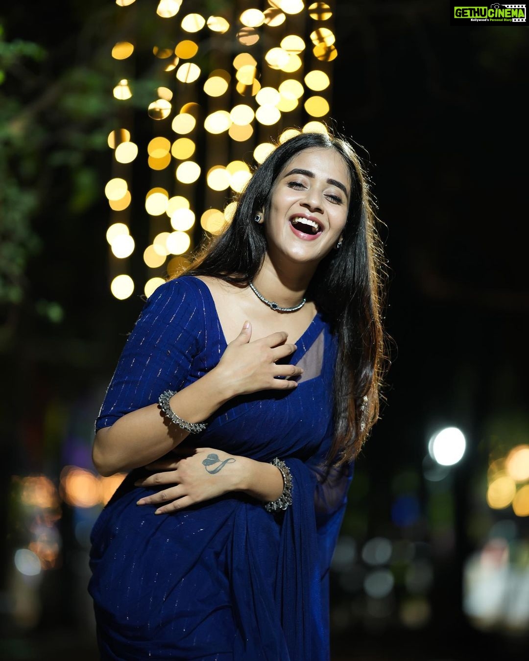Deepthi Sunaina Instagram - Chirugaali veechene……. ❤️ #deepthisunaina . . . . . Outfit: @navya.marouthu PC: @mr_may_photography Jwellery: @fashioncurvee