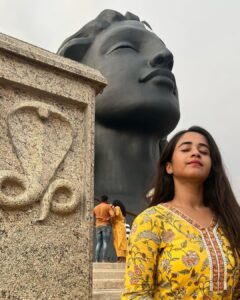 Deepthi Sunaina Instagram - Sometimes, staying calm and just putting a simple faith lead to profound peace. 😇 #adiyogi #deepthisunaina Adiyogi Coimbatore