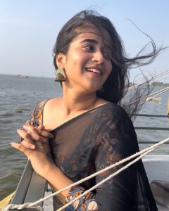 Deepthi Sunaina Instagram - Nothing can bring you peace but yourself. #deepthisunaina Kerala house boat