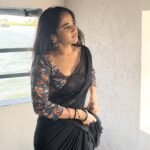 Deepthi Sunaina Instagram - Nothing can bring you peace but yourself. #deepthisunaina Kerala house boat