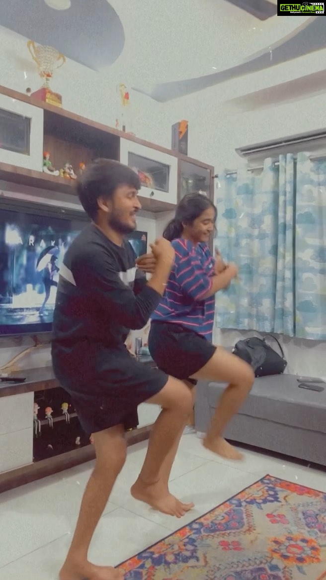 Deepthi Sunaina Instagram - Tripping on this song❤️🤓 @jus_sonu koduku❤️ #deepthisunaina #meghamkarukkatha