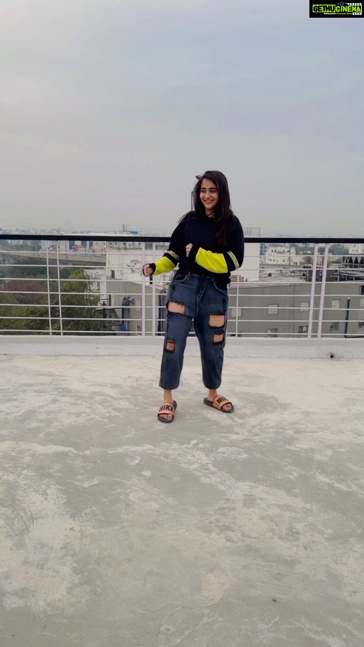 Deepthi Sunaina Instagram - The key of BEING HAPPY is knowing you have the power to choose what to accept and what to let go. 🤓🤝 #deepthisunaina VC: @harshithreddy_16 @srikardimpu my cuties❤️