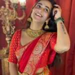 Deepthi Sunaina Instagram - I don’t know what’s going on, but it’s going on.😅 #deepthisunaina . . . . . . Outfit @navya.marouthu Choker: @fashioncurvee Waist belt: @nakshatra_jewels