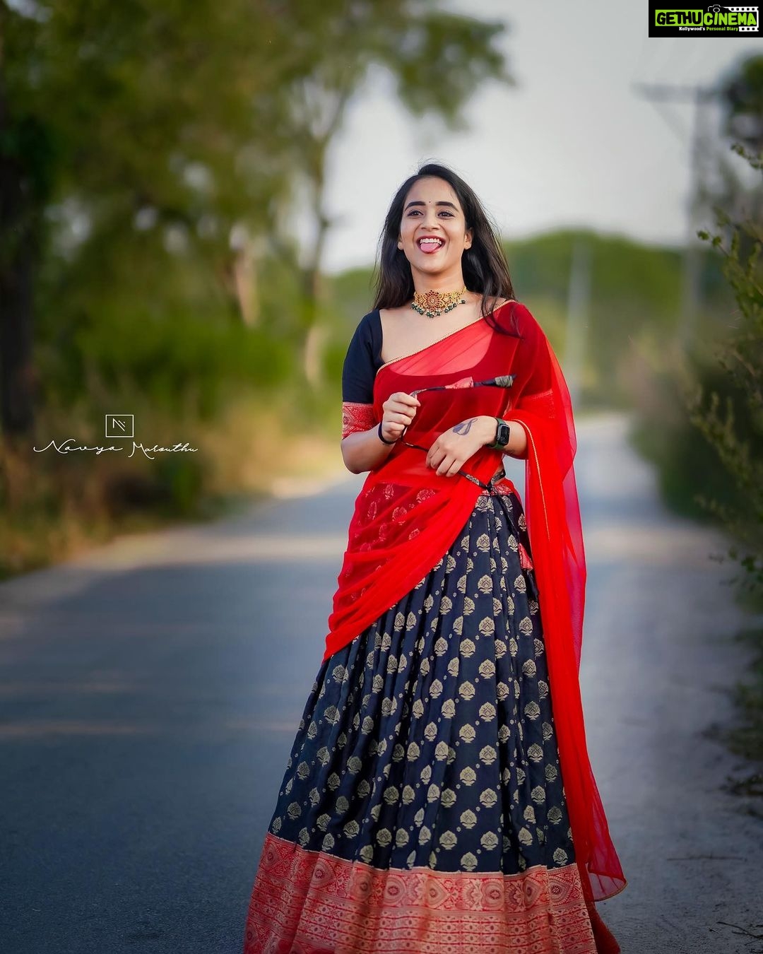 Deepthi Sunaina Instagram - Life is a series of thousand little miracles, notice them.❤️🤗 #deepthisunaina . . . . . . Outfit: @navya.marouthu ❤️ Pc: @saikrishna.gunti Ec: @rollingcaptures #deepthisunaina