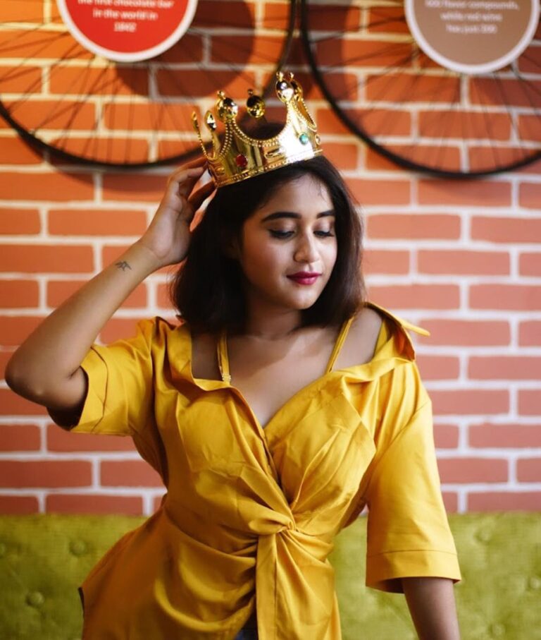 Deepthi Sunaina Instagram - We are 3M strong now❤️😇 Although the journey was not easy, you all made it possible. Ecstatic about reaching 3M mark on my instagram profile 🤗❤️much love to all who supported me throughout this ongoing journey 🥺❤️Thankful for the abundant love! #deepthisunaina