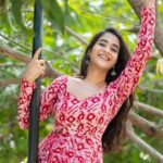 Deepthi Sunaina Instagram - Everything happens for a reason 🙃 . . . . . Outfit: @navya.marouthu PC: @rollingcaptures #deepthisunaina