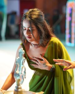 Deepthi Sunaina Instagram - Sincerely Completed the grid😌
#deepthisunaina
.
.
.
.
.
PC: @the_krishnas_ &  @avi__clicks__
Outfit: @tasyacouture ❤️😘 @mittu_reddy