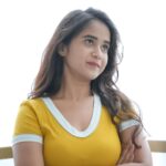 Deepthi Sunaina Instagram - Confidence is silent. Insecurities are loud 🙃 #deepthisunaina . . . . PC: @suneel_reddy_s