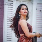 Deepthi Sunaina Instagram - If you don’t like where you are in life…. Just move🤓 you ain’t a TREE☺️ #deepthisunaina . . . . . . EC: @landscapephotography19 Outfit: @navya.marouthu ❤️ MUA: @panduchalapati Location: @chayachitram_studio