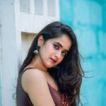 Deepthi Sunaina Instagram - If you don’t like where you are in life…. Just move🤓 you ain’t a TREE☺️ #deepthisunaina . . . . . . EC: @landscapephotography19 Outfit: @navya.marouthu ❤️ MUA: @panduchalapati Location: @chayachitram_studio