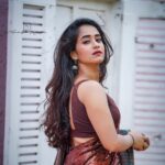 Deepthi Sunaina Instagram - If you don’t like where you are in life…. Just move🤓 you ain’t a TREE☺️ #deepthisunaina . . . . . . EC: @landscapephotography19 Outfit: @navya.marouthu ❤️ MUA: @panduchalapati Location: @chayachitram_studio