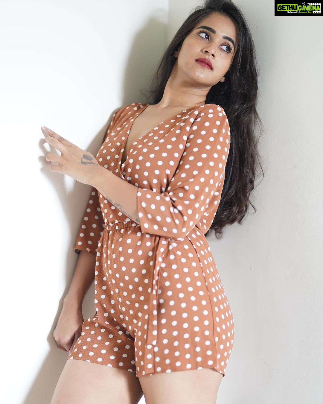 Deepthi Sunaina Instagram - Your perception of yourself affects your vibe. Love yourself, be confident in your looks, express your talents, let your good vibes flow. #deepthisunaina . . . . . PC: @thehashtag_photography
