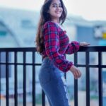 Deepthi Sunaina Instagram – Put your insecurities on the table 🤐then throw away that table 🙃 
#deepthisunaina 
PC: @thehashtag_photography @jus_sonu