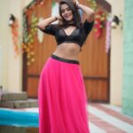 Deepthi Sunaina Instagram - Okkadai raavadam🤗 okkadai povadam🤗 Naduma ee naatakam🤗vidhi leelaa🥲 #deepthisunaina . . . PC: @prashanth_photo_graphy Outfit: @navya.marouthu ❤️ MUA: @panduchalapati Location: @chayachitram_studio