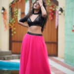 Deepthi Sunaina Instagram – Okkadai raavadam🤗 okkadai povadam🤗
Naduma ee naatakam🤗vidhi leelaa🥲 
#deepthisunaina 
.
.

.
PC: @prashanth_photo_graphy 
Outfit: @navya.marouthu ❤️ 
MUA: @panduchalapati 
Location: @chayachitram_studio