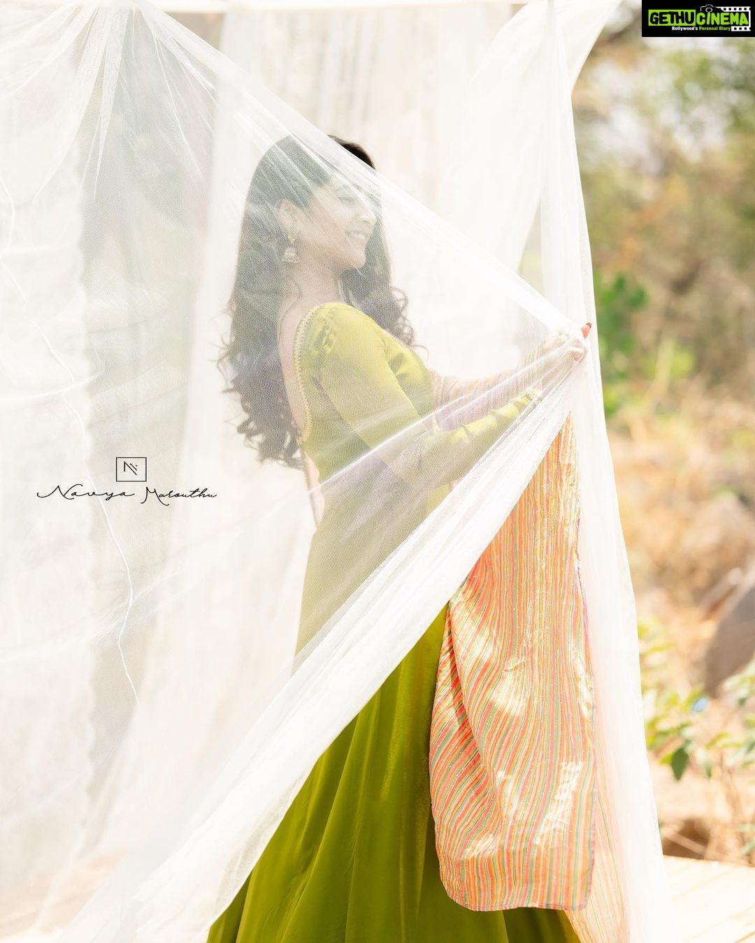 Deepthi Sunaina Instagram - Yesterday is heavy. Put it down 🙃 #deepthisunaina
