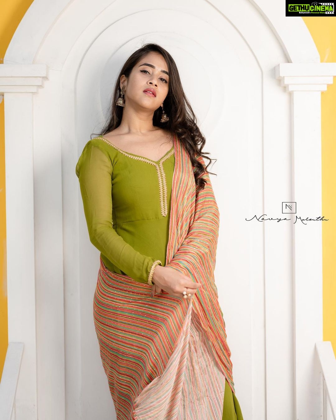Deepthi Sunaina Instagram - Switching your mindset from “I hope I can” to “I’m going to make it happen “ is a life-changer. #deepthisunaina . . . . . . . . . PC: @rollingcaptures Outfit: @navya.marouthu Location: @studiorangasthalam