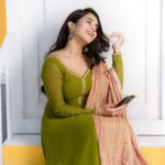 Deepthi Sunaina Instagram - Switching your mindset from “I hope I can” to “I’m going to make it happen “ is a life-changer. #deepthisunaina . . . . . . . . . PC: @rollingcaptures Outfit: @navya.marouthu Location: @studiorangasthalam