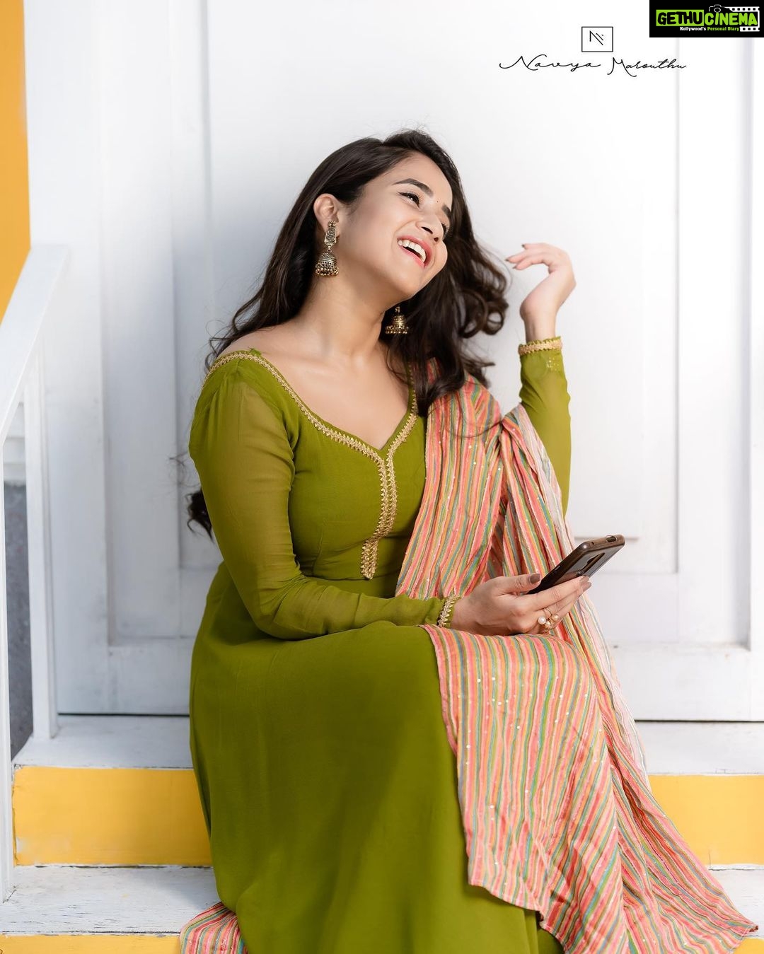 Deepthi Sunaina Instagram - Switching your mindset from “I hope I can” to “I’m going to make it happen “ is a life-changer. #deepthisunaina . . . . . . . . . PC: @rollingcaptures Outfit: @navya.marouthu Location: @studiorangasthalam
