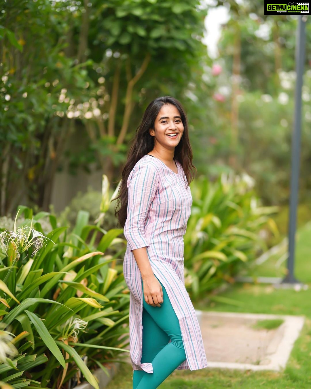 Deepthi Sunaina Instagram - Your direction is more important than your speed. #deepthisunaina . . . . . PC: @thehashtag_photography @jus_sonu