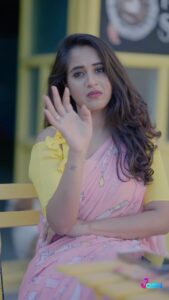 Deepthi Sunaina Instagram - #ohbaby ❤️ @samantharuthprabhuoffl is love❤️🥰 #deepthisunaina #reels VC: @vinayshanmukh Outfit: @navya.marouthu MUA: @panduchalapati