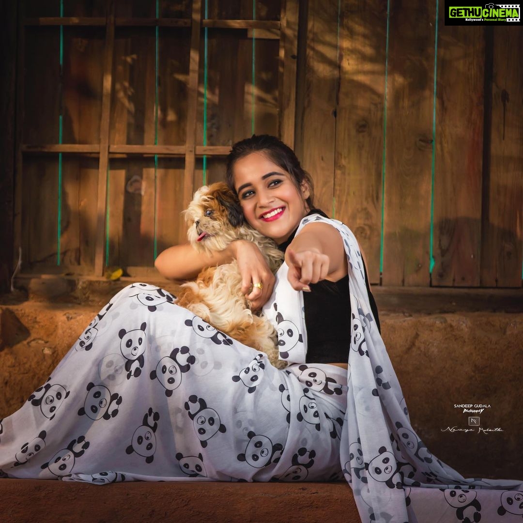 Deepthi Sunaina Instagram - Be the types of energy that no matter where you go, you always add value to the spaces and lives around you🤓 . . . . . . PC: @sandeepgudalaphotography Outfit: @navya.marouthu MUA: @panduchalapati Location: @thedramaland Saree draping: @ramyashankar.makeupartist #deepthisunaina