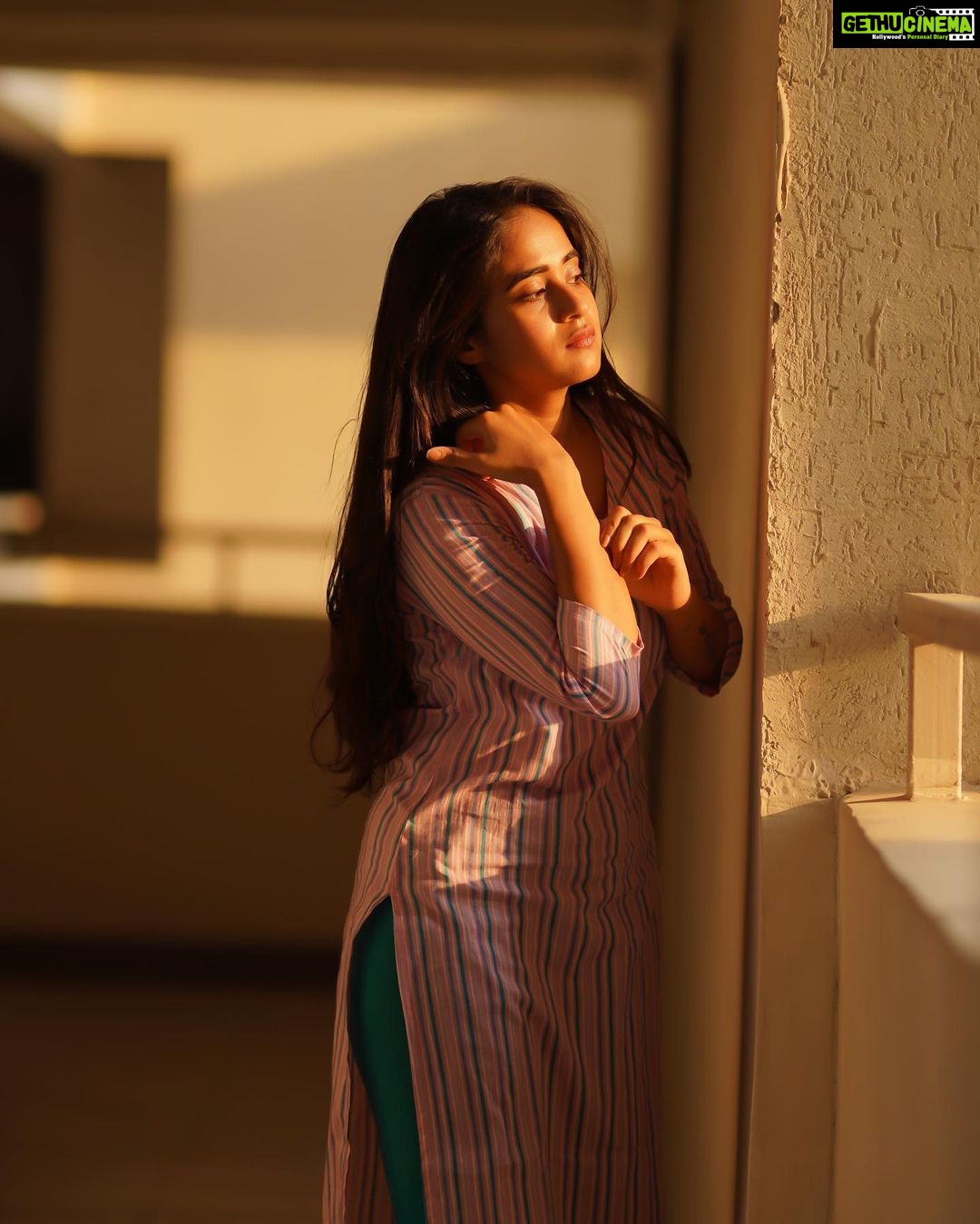 Deepthi Sunaina Instagram - Your direction is more important than your speed. #deepthisunaina . . . . . PC: @thehashtag_photography @jus_sonu