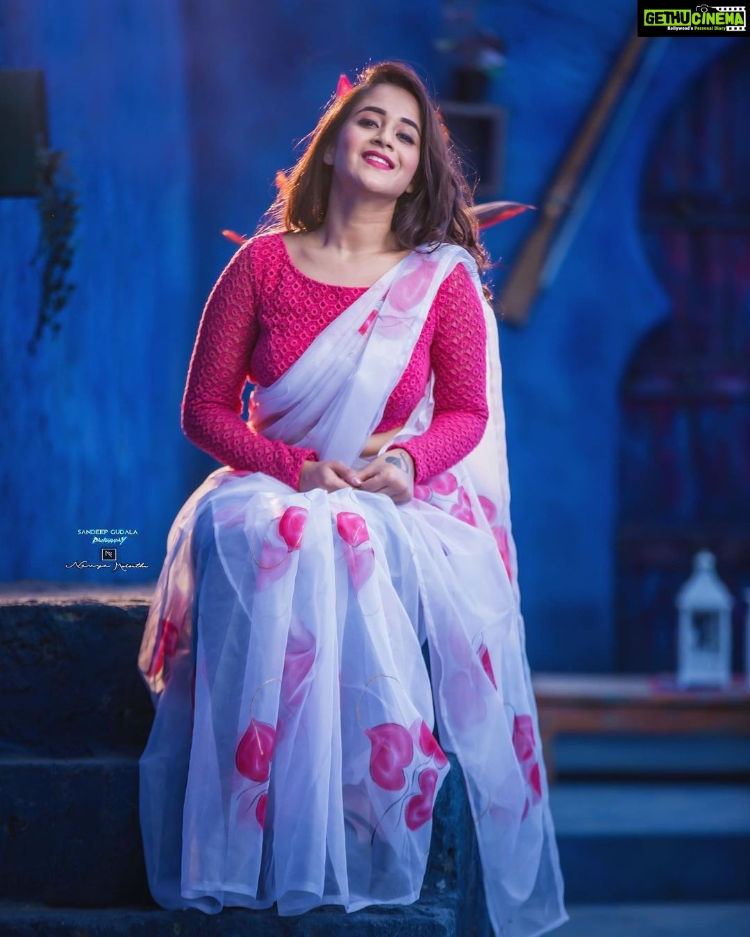 Deepthi Sunaina Instagram - Faith is taking the first step, even when you don’t see the whole staircase 🤗 #deepthisunaina . . . . . . . . . . Outfit: @navya.marouthu PC: @sandeepgudalaphotography Location: @thedramaland MUA: @panduchalapati