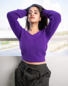 Deepthi Sunaina Instagram - What do you mean? When you nod your head yes but you wanna say NO😦 #deepthisunaina PC: @rollingcaptures