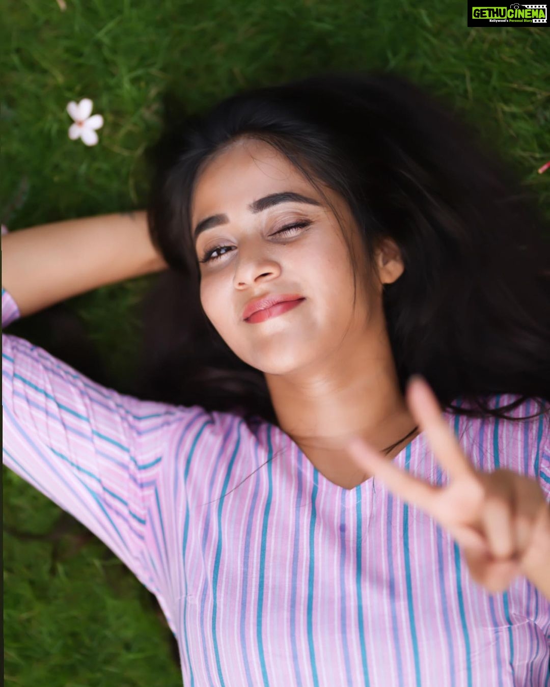 Deepthi Sunaina Instagram - Your direction is more important than your speed. #deepthisunaina . . . . . PC: @thehashtag_photography @jus_sonu