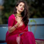 Deepthi Sunaina Instagram - Edhurochedhi evaranta? Dhairyam untey nee venta🤗 . . . . . . . . . PC: @sandeepgudalaphotography