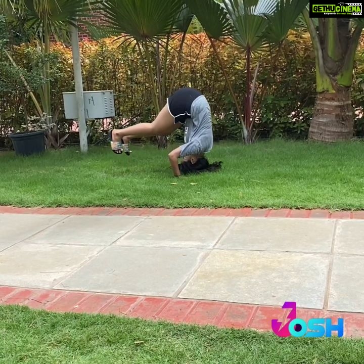 Deepthi Sunaina Instagram - @officialjoshapp #joshmeinaaja #deepthisunaina @abhinavparkour 😜😜