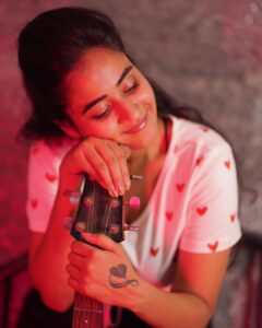Deepthi Sunaina Instagram - All the moods. Swipe left to know more about me. 😌 #deepthisunaina . . . . PC: @thehashtag_photography 🤓